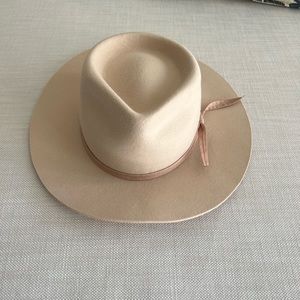 Lack of color Zulu hat in ivory